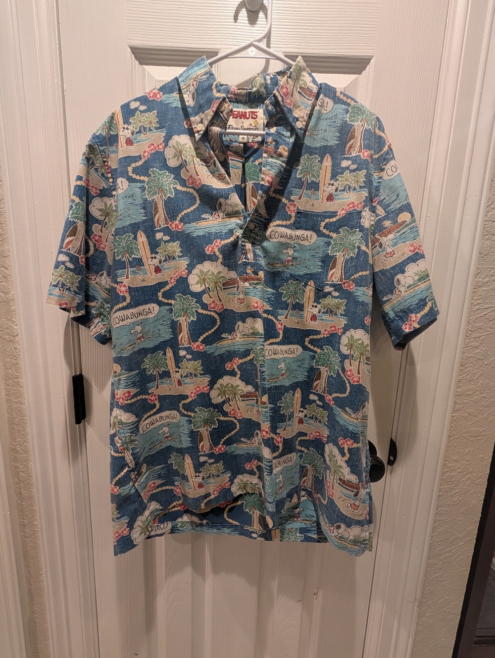 Reyn Spooner Peanuts Blue Tropical Surf Print Short-Sleeve Button Shirt